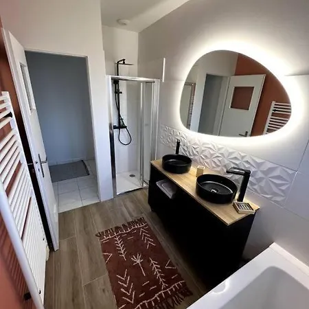 La Landa Villa *